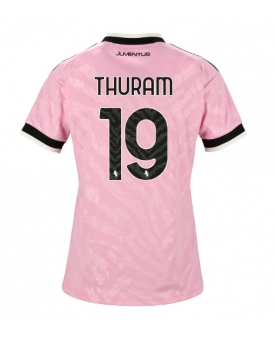 Juventus Khephren Thuram #19 Maglia Gara Trasferta Repliche 2026-27 Donna Maniche Corte Juventus Khephren Thuram #19 Maglia Gara Trasferta Repliche 2026-27 Donna Maniche Corte